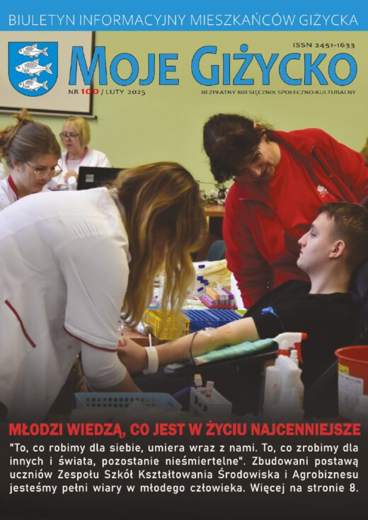 Okładka miesięcznika Moje Giżycko, na której jest zdjęcie z akcji oddawania krwi w jednej z giżyckich szkół